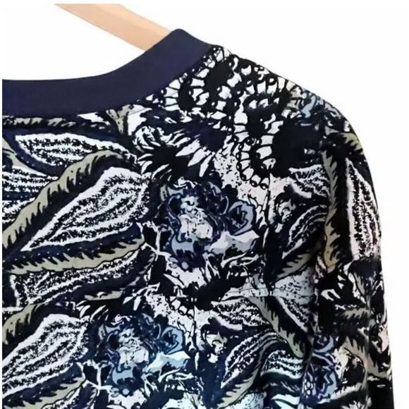 JOIE SWEATSHIRT CROPPED TOP PAISLEY BLUE NAVY TRIM LONG SLEEVES - Picture 5 of 5